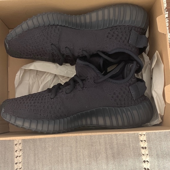 Yeezy Boost 350 V2 - Picture 1 of 6
